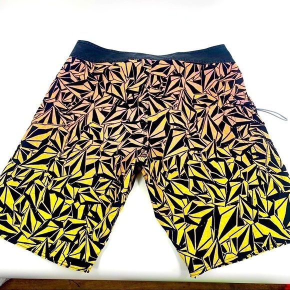 Volcom Mod Tech Swim‎ Suit - Picture 2 of 4